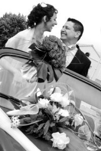 Sabibouphoto Sabine Bourdoulous portrait mariage mariés couple voiture